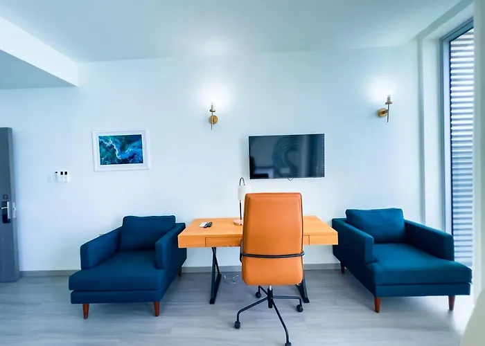 Blue Fins - A Sky Harbour Oceanfront Twin Montego Bay