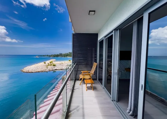 Hotel Blue Fins - A Sky Harbour Oceanfront Twin Montego Bay