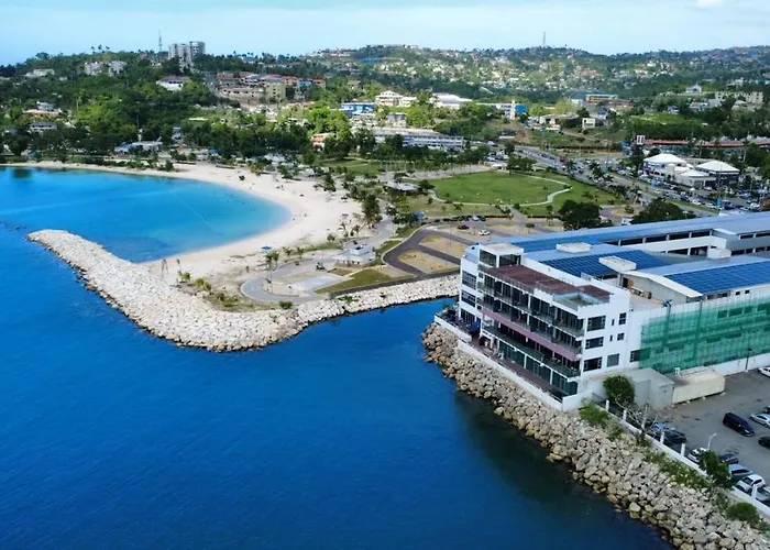 Blue Fins - A Sky Harbour Oceanfront Twin 4*